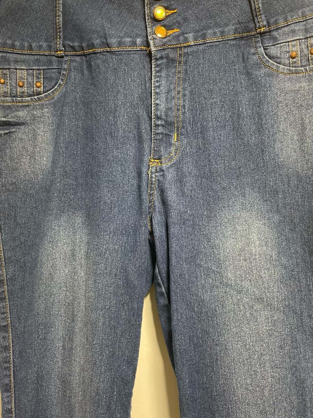 Relaxed Fit Women's Denim Jeans in Washed Blue